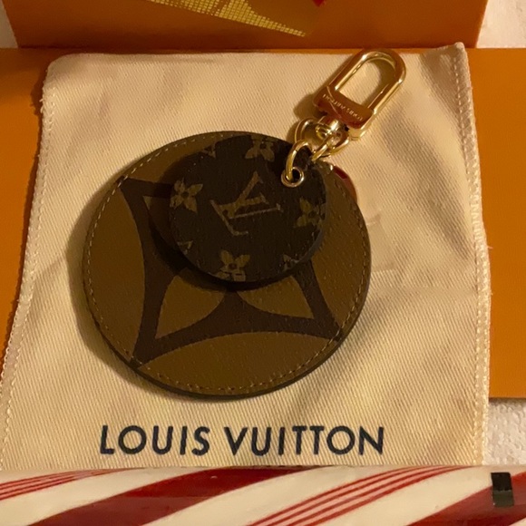 ๐ LOUIS VUITTON MONOGRAM REVERSE KEY HOLDER AND BAG CHARM ๐ - Picture 4 of 16